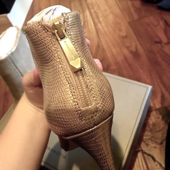 NEW* BCBGMAXAZRIA Runway Cara Bootie Gold Metallic Color Size 6.5 $375 - Picture 5 of 7